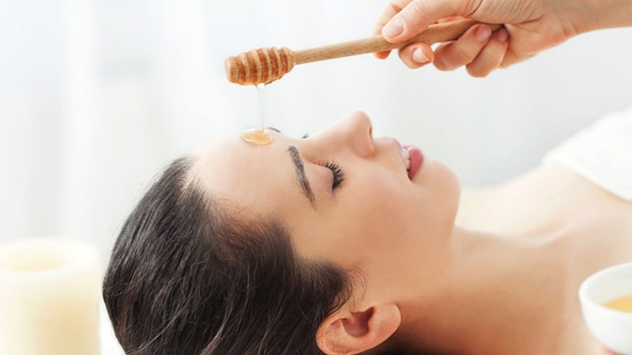 مهم ترین فواید عسل درمانی برای پوست